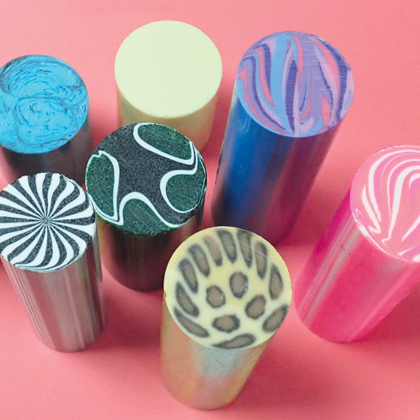 Polyester resin blanks and casting material in mixed colours