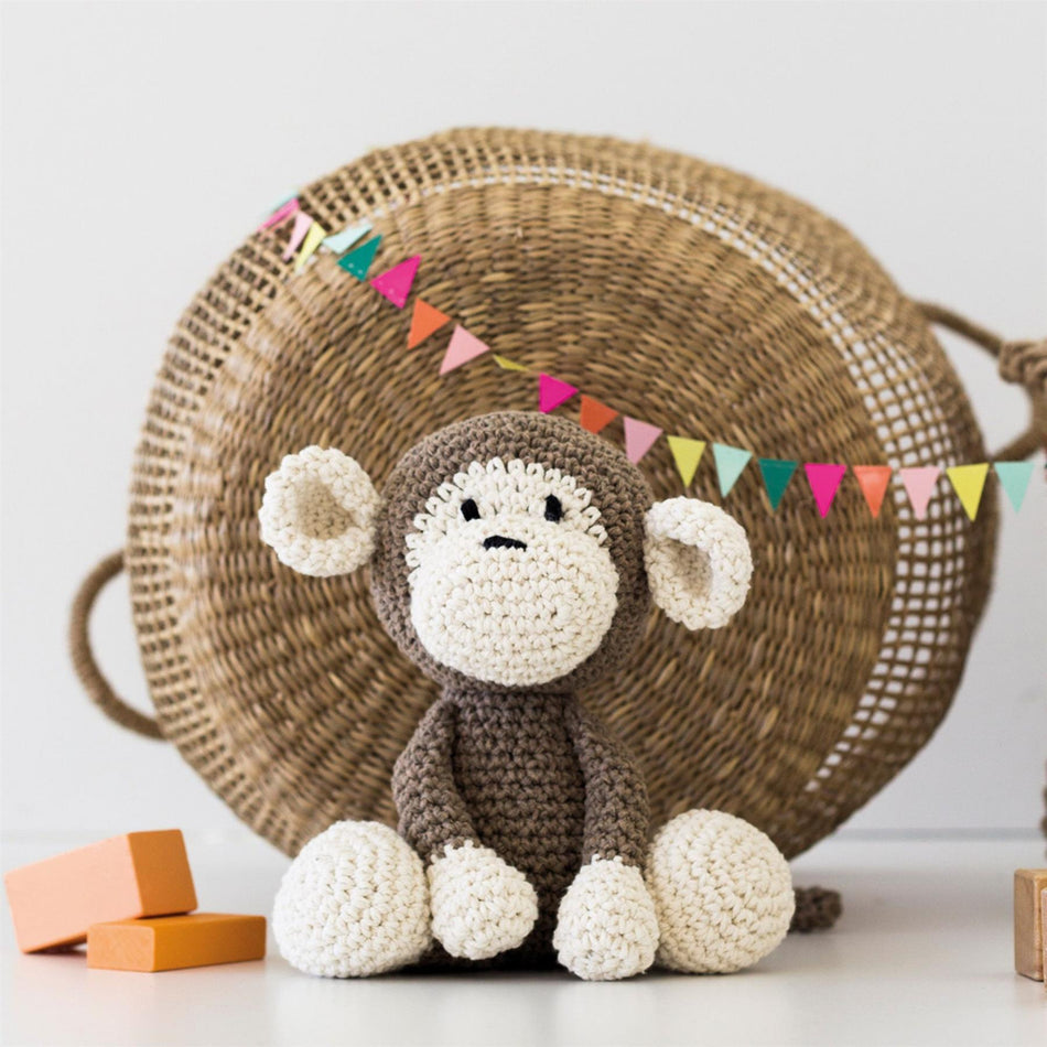 PAK125 Eco Barbante Milano Taupe Cotton Monkey Mace Crochet Amigurumi Kit